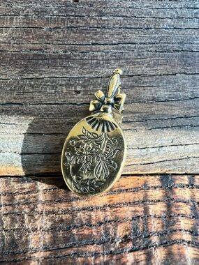 Antique-Style Floral locket Pendant - Gold Tone